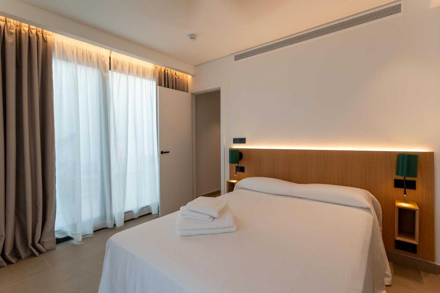 Hotel Apartamentos Hamus Кониль-де-ла-Фронтера Экстерьер фото